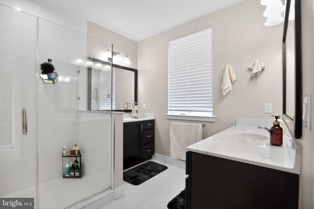 305 LAKEVIEW COURT BLDG 300