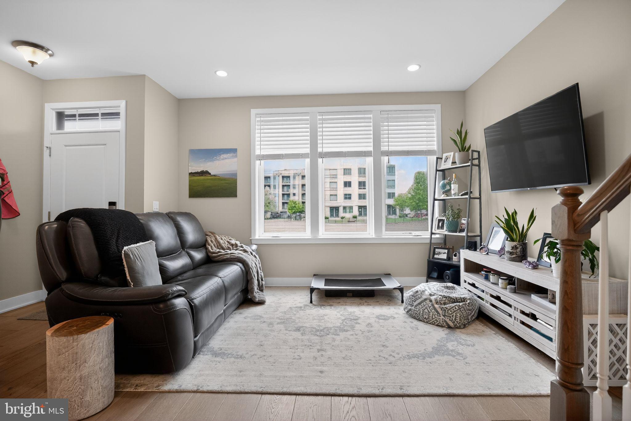 305 LAKEVIEW COURT BLDG 300