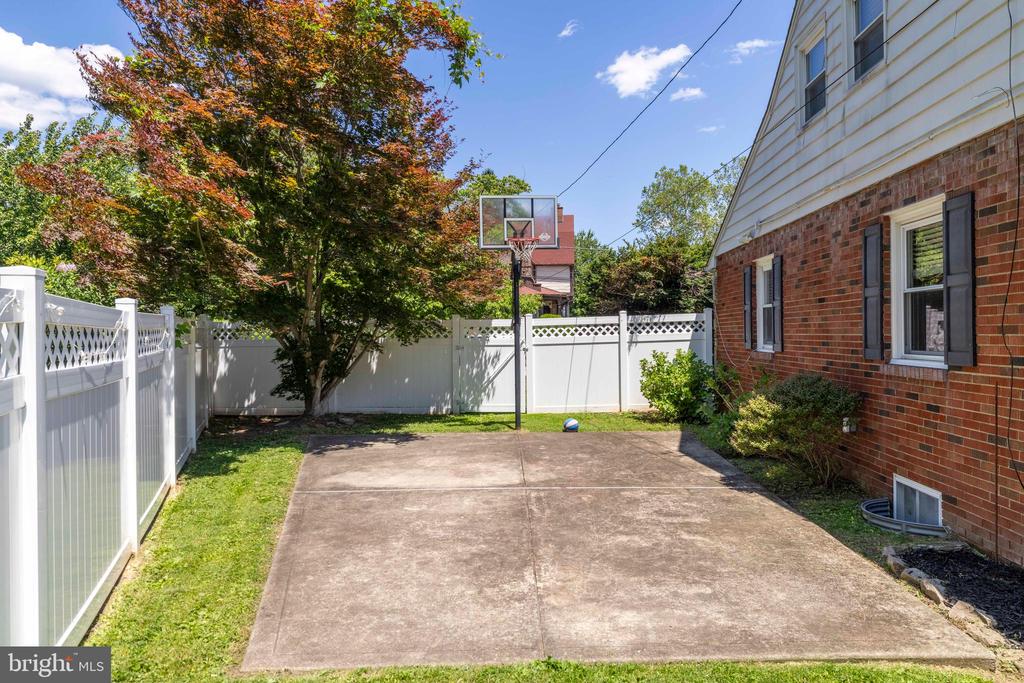 116 ROBERTS AVENUE