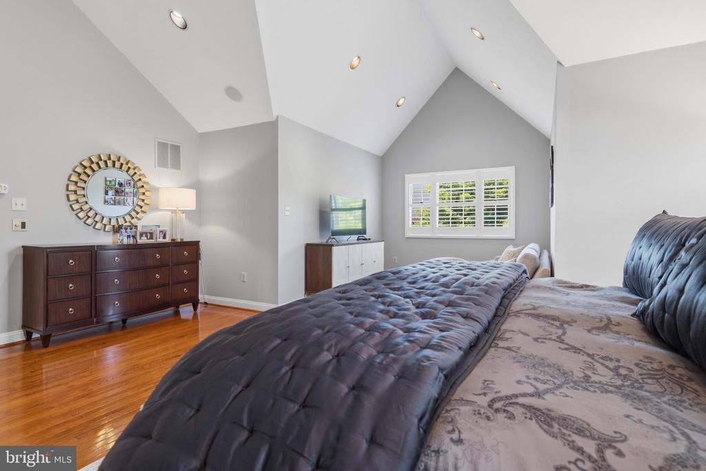 1365 LANDIS DRIVE