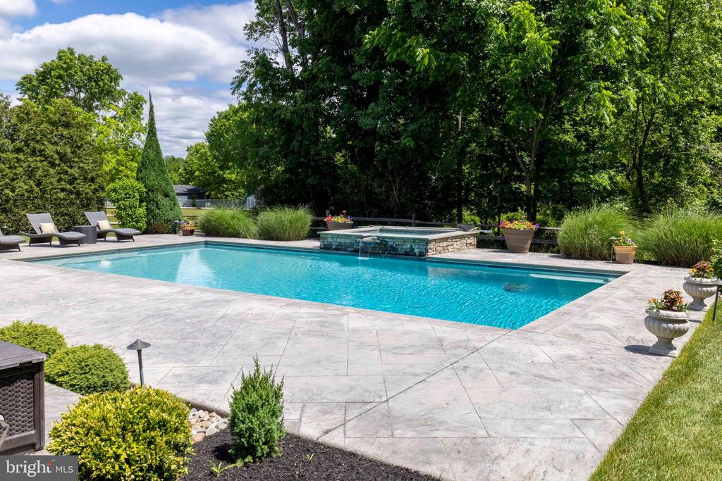 1365 LANDIS DRIVE