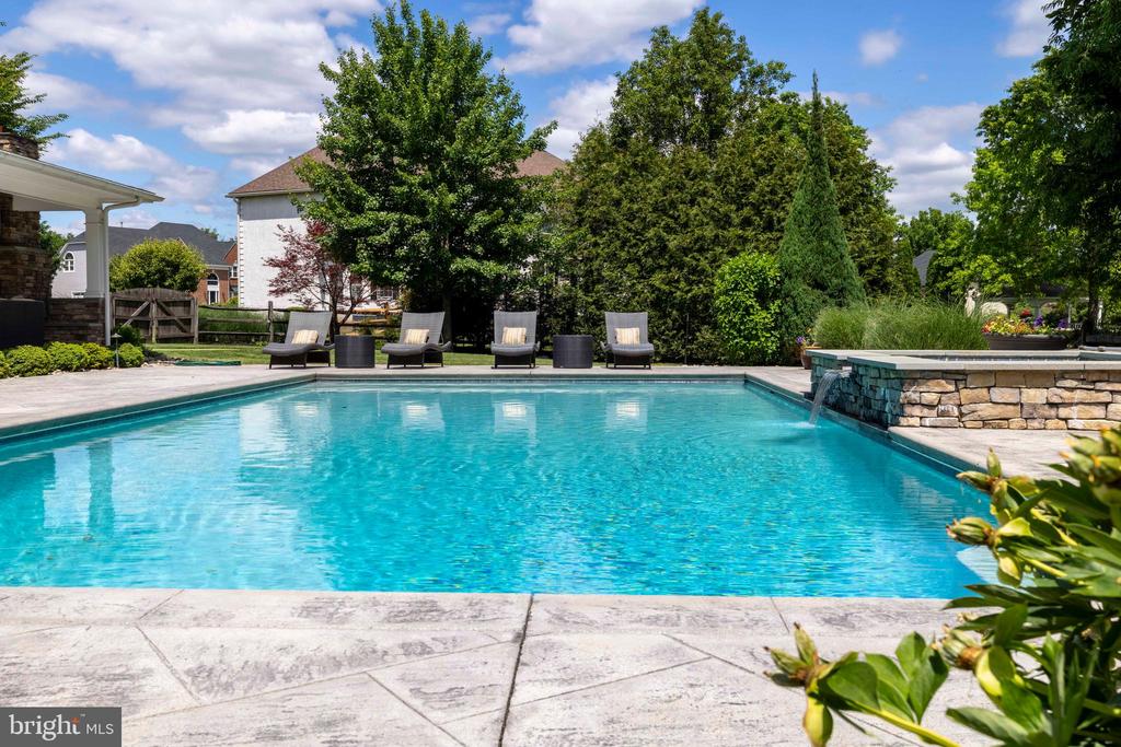 1365 LANDIS DRIVE