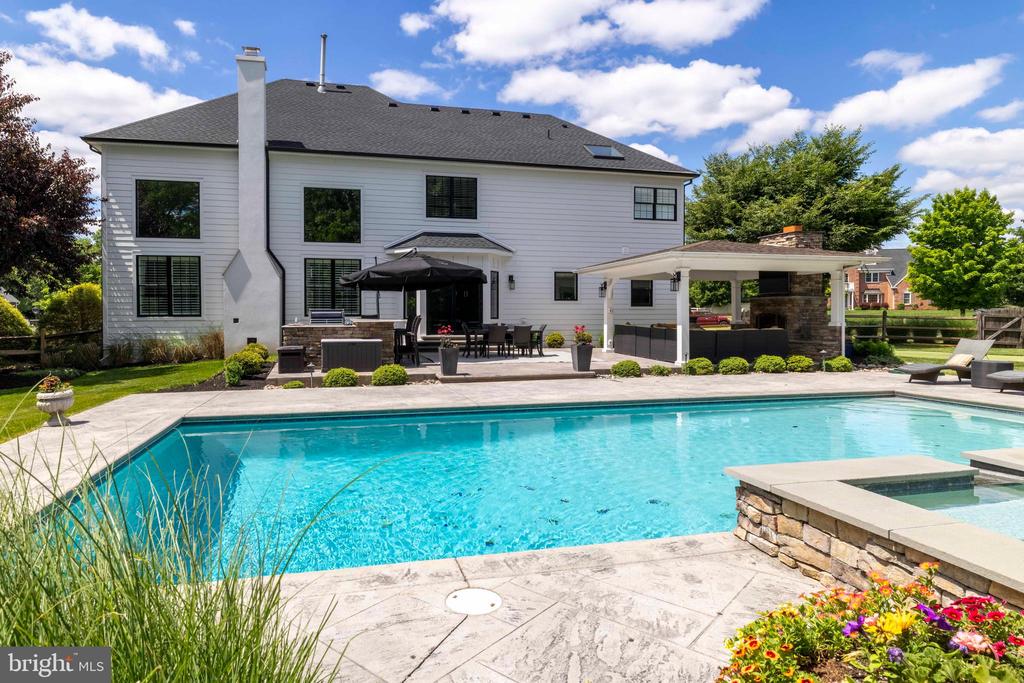 1365 LANDIS DRIVE