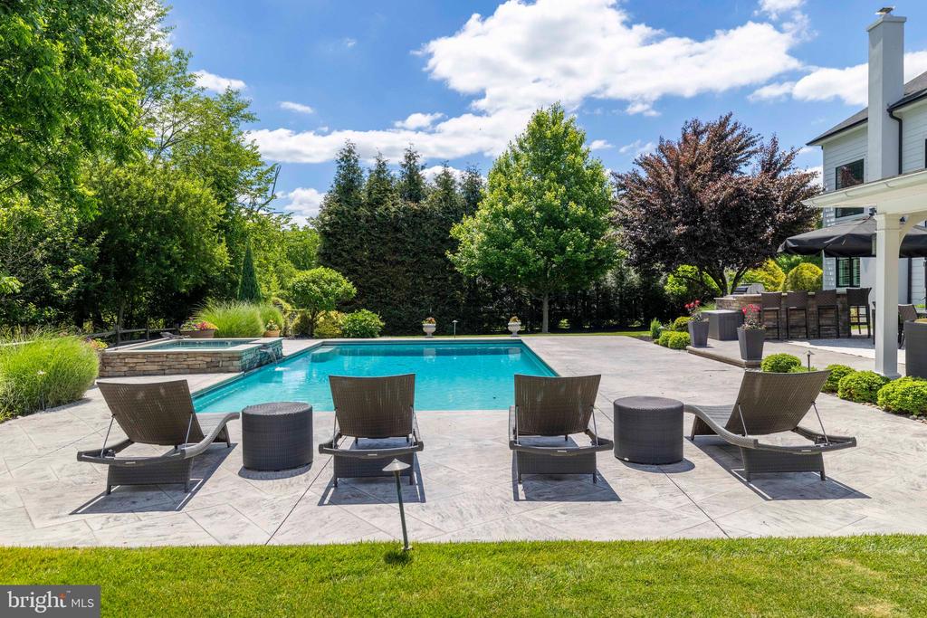 1365 LANDIS DRIVE