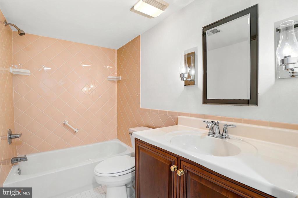 501 N BETHLEHEM PIKE Unit: 1D