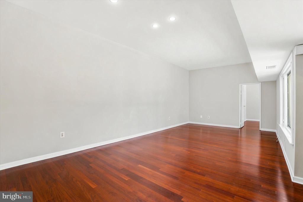 501 N BETHLEHEM PIKE Unit: 1D