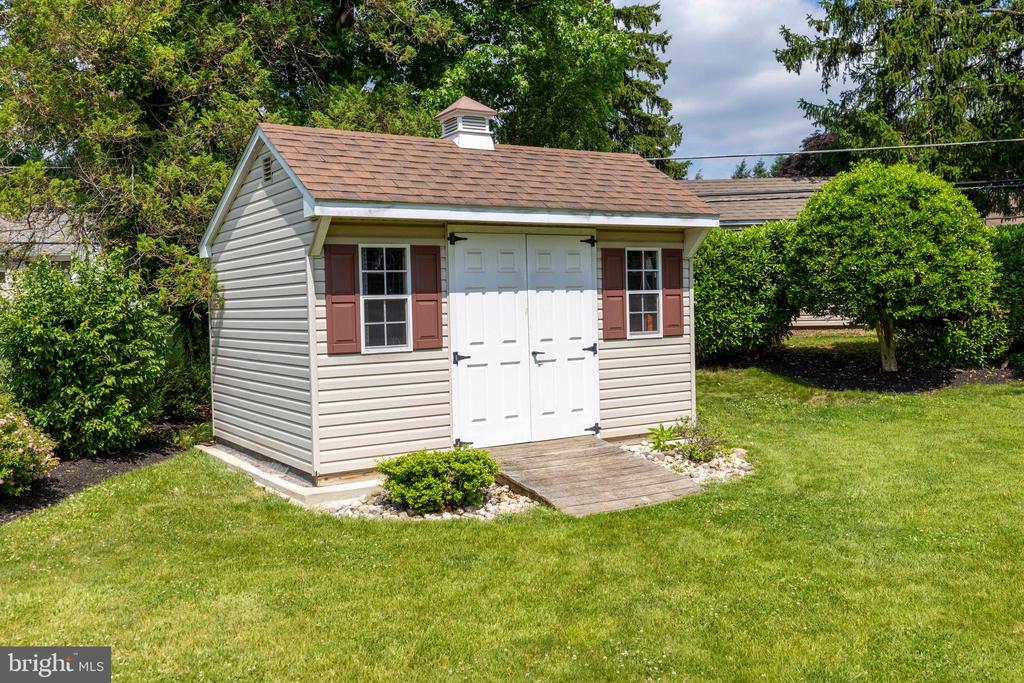 3882 WHITMAN ROAD
