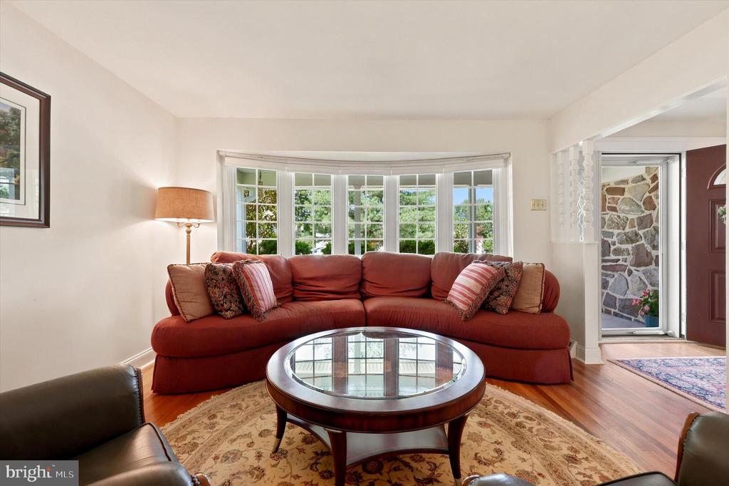 2229 OAKWYN ROAD
