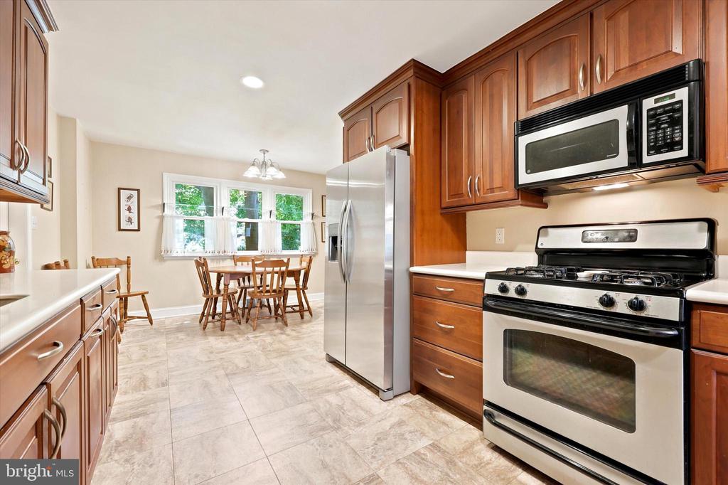 2229 OAKWYN ROAD