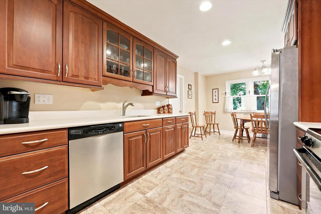 2229 OAKWYN ROAD