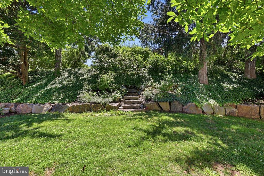 2229 OAKWYN ROAD