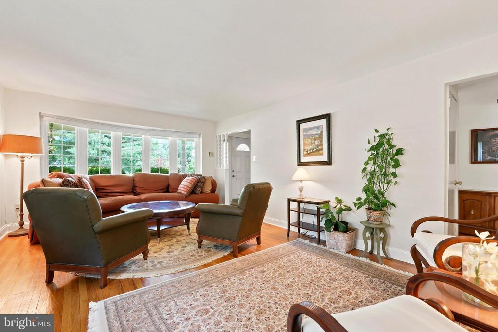 2229 OAKWYN ROAD