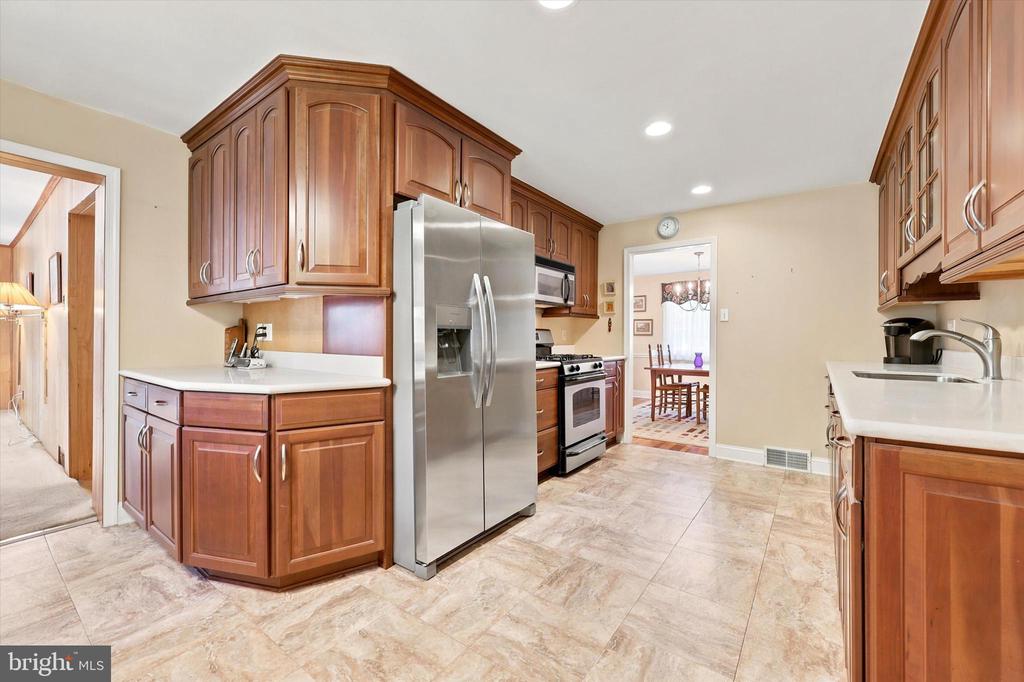 2229 OAKWYN ROAD