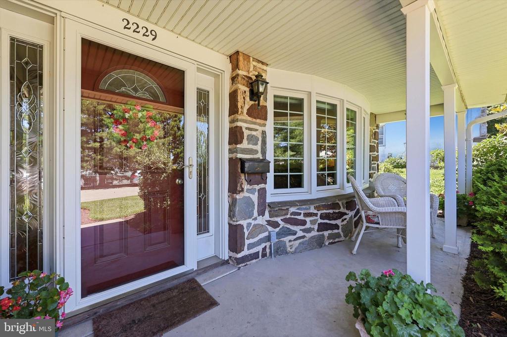 2229 OAKWYN ROAD