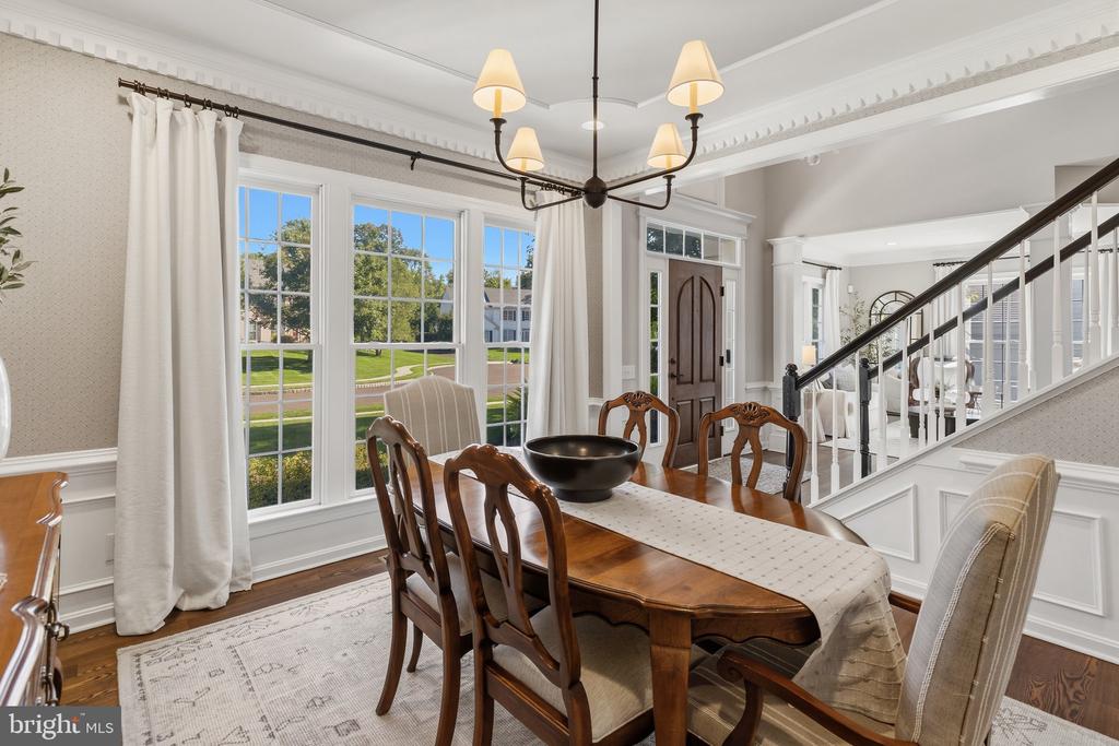 325 SLEEPY HOLLOW COURT
