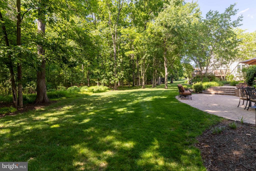 325 SLEEPY HOLLOW COURT