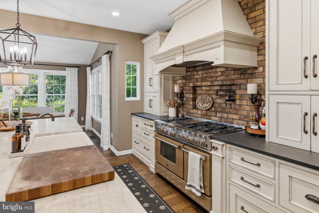 325 SLEEPY HOLLOW COURT