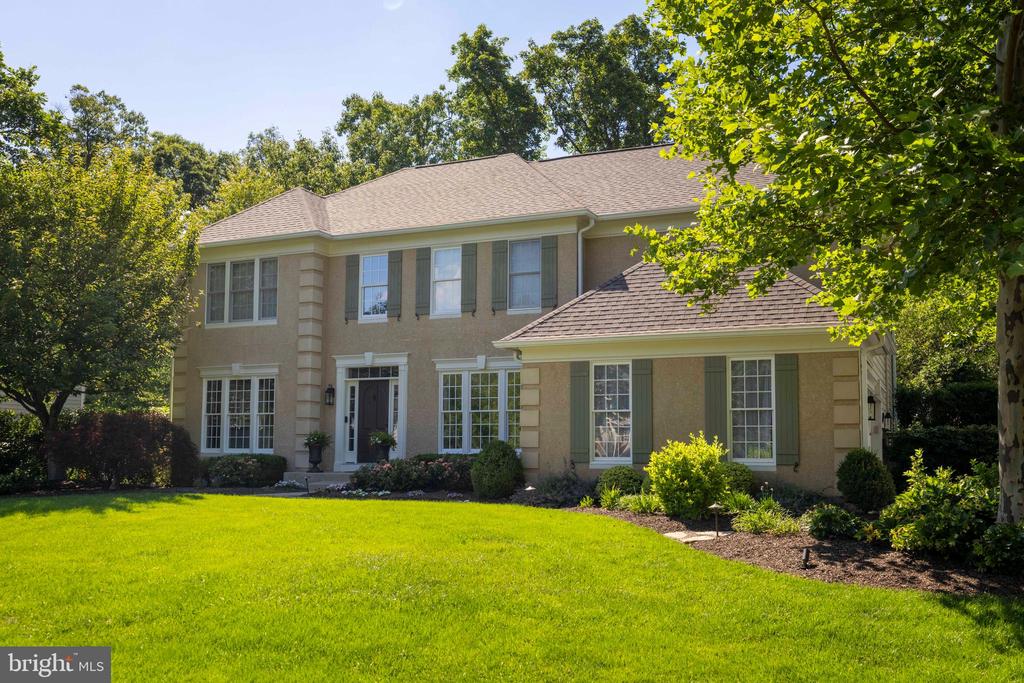 325 SLEEPY HOLLOW COURT