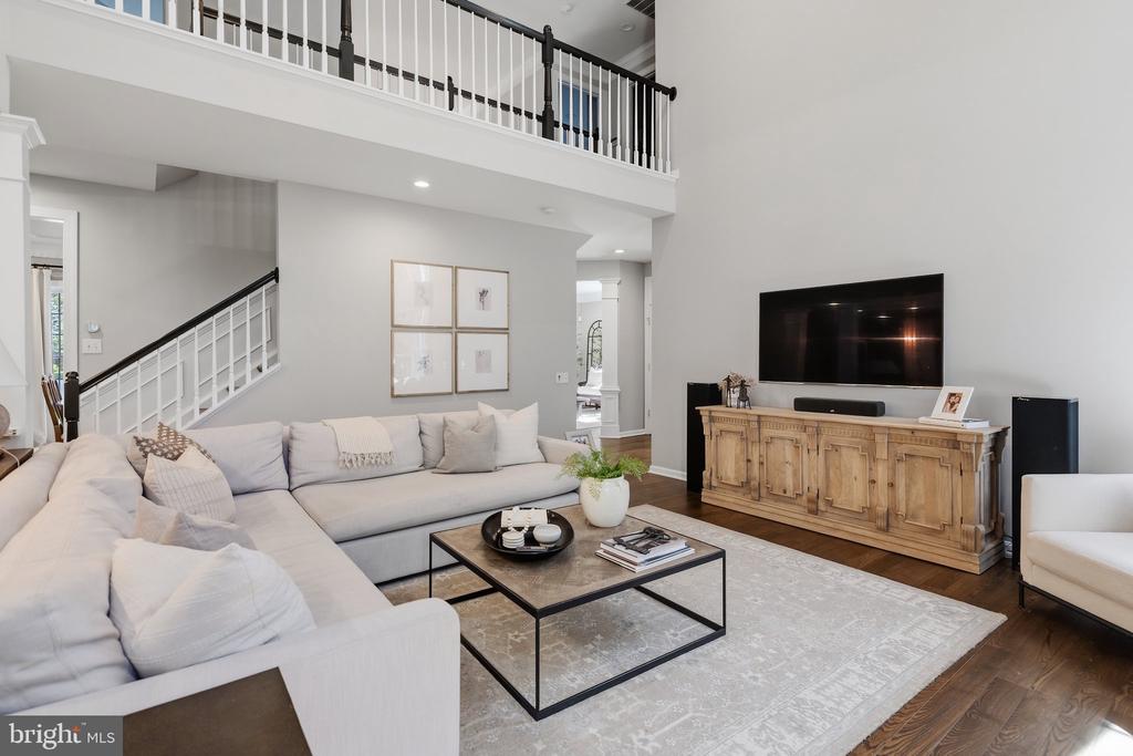 325 SLEEPY HOLLOW COURT