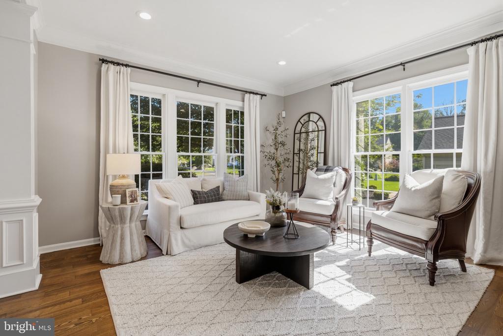 325 SLEEPY HOLLOW COURT