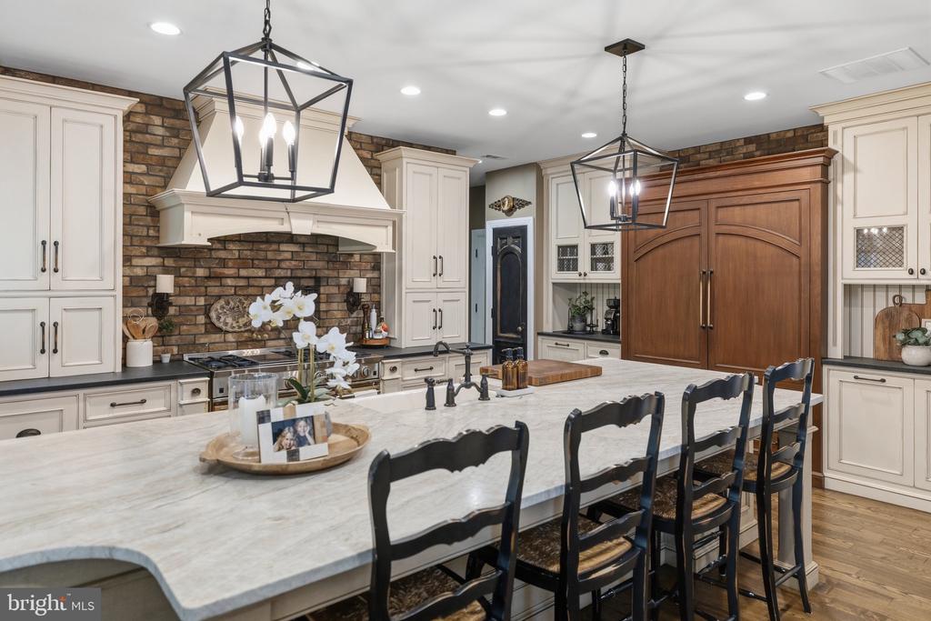 325 SLEEPY HOLLOW COURT