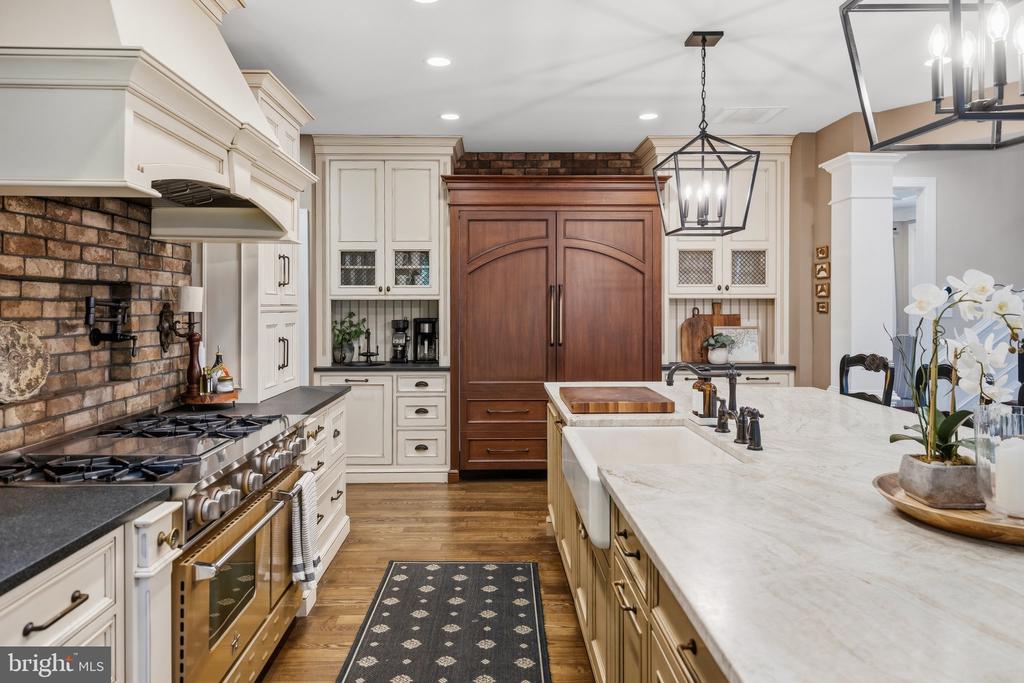325 SLEEPY HOLLOW COURT