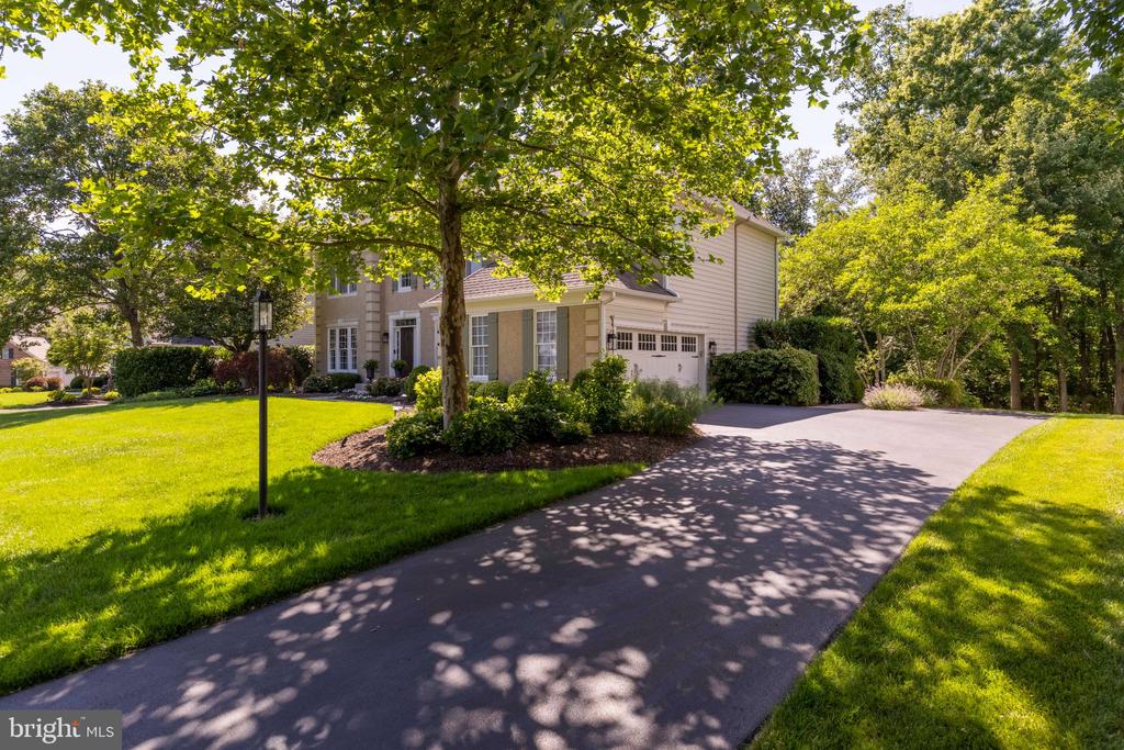325 SLEEPY HOLLOW COURT