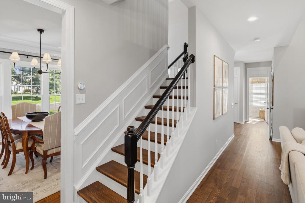 325 SLEEPY HOLLOW COURT