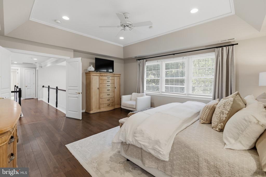 325 SLEEPY HOLLOW COURT