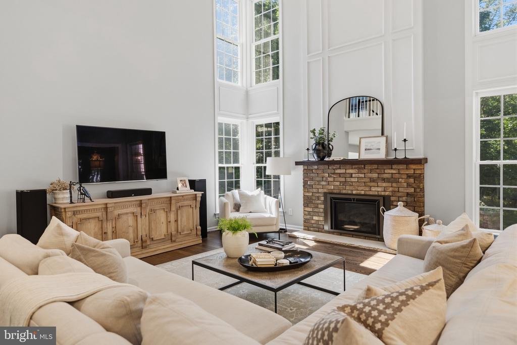 325 SLEEPY HOLLOW COURT