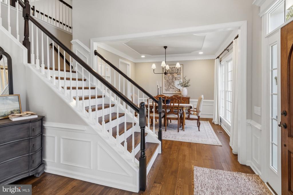 325 SLEEPY HOLLOW COURT