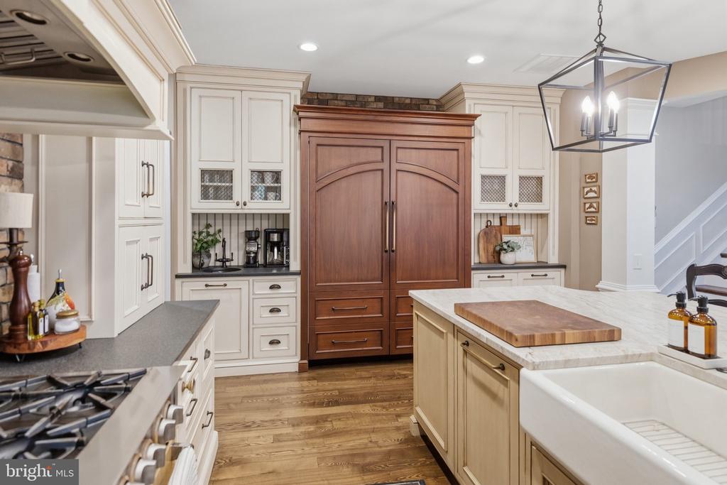 325 SLEEPY HOLLOW COURT