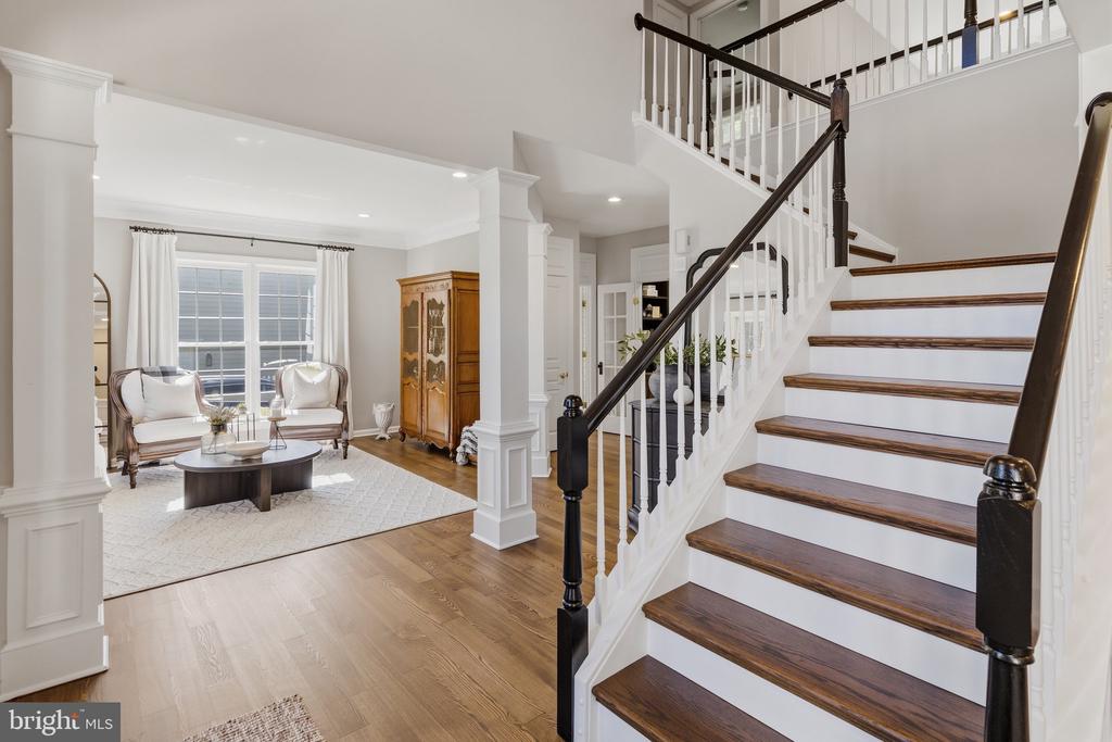 325 SLEEPY HOLLOW COURT