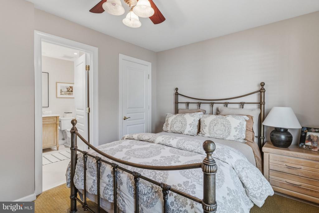 325 SLEEPY HOLLOW COURT