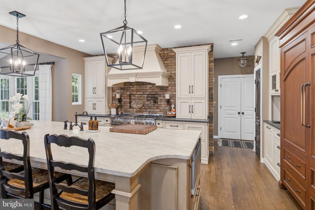 325 SLEEPY HOLLOW COURT