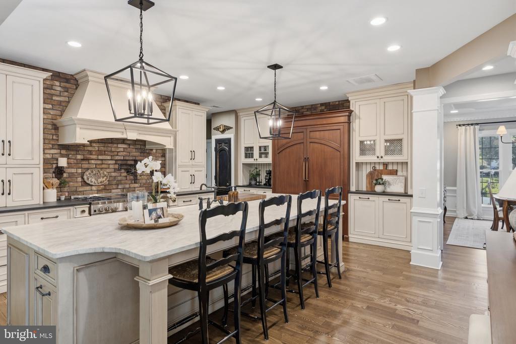 325 SLEEPY HOLLOW COURT
