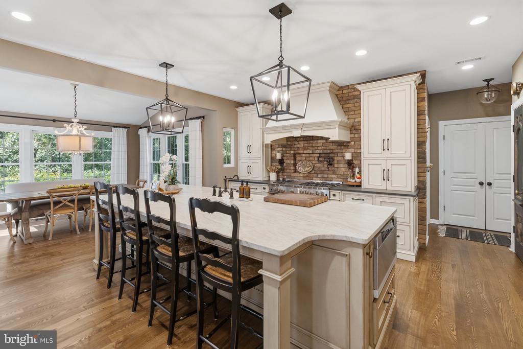 325 SLEEPY HOLLOW COURT