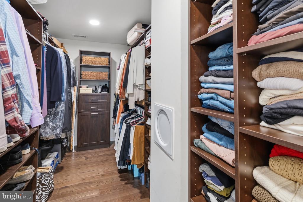 325 SLEEPY HOLLOW COURT