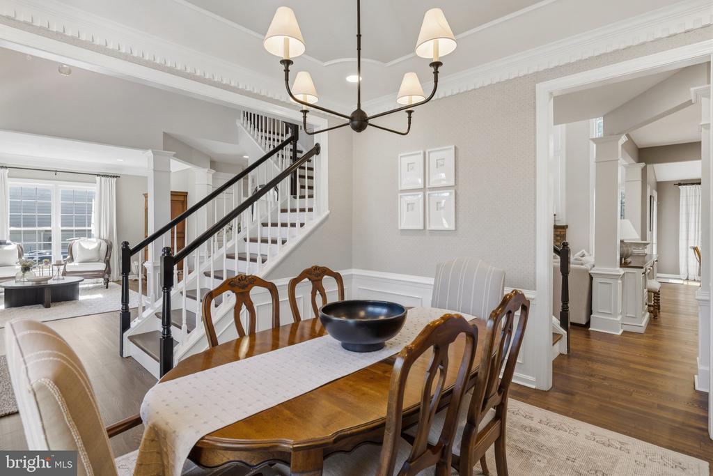 325 SLEEPY HOLLOW COURT