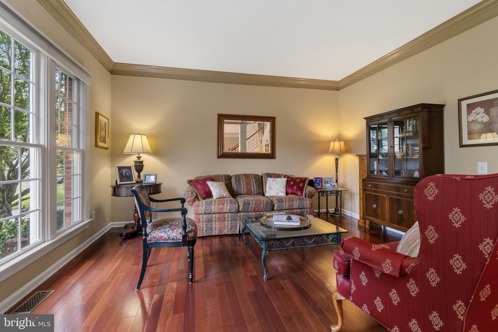 335 SUN VALLEY DRIVE