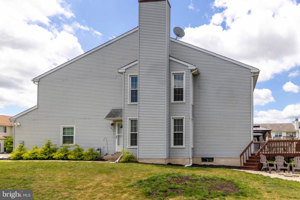 211 ORCHARD DRIVE