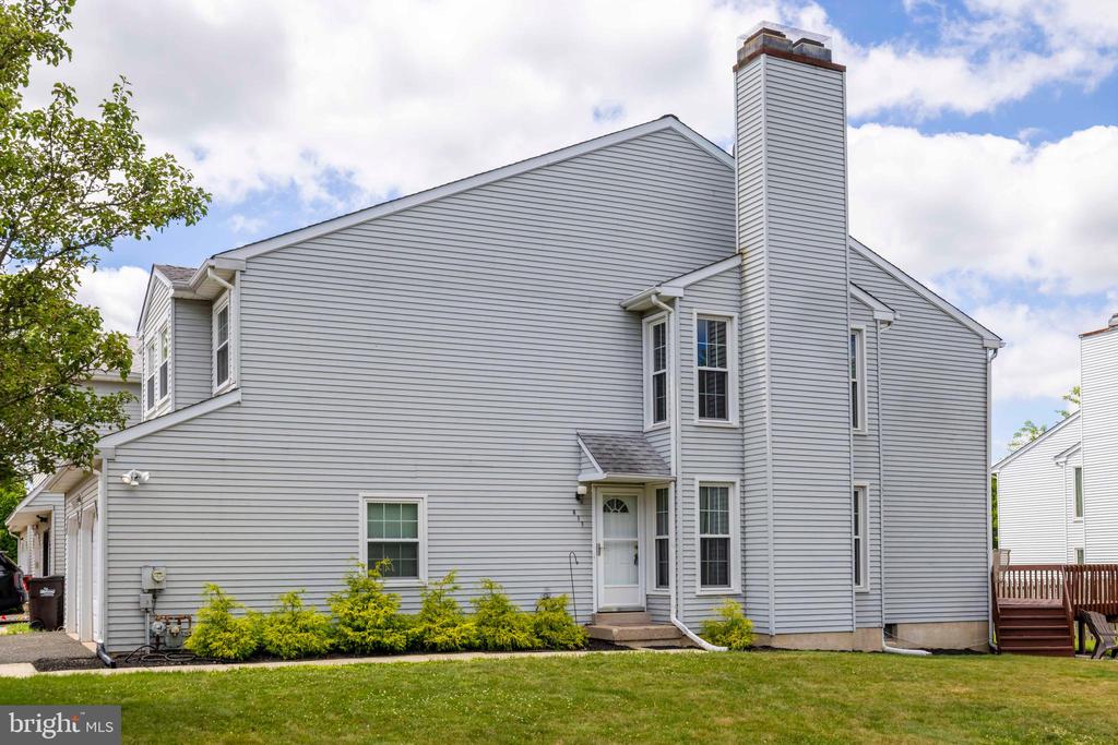 211 ORCHARD DRIVE