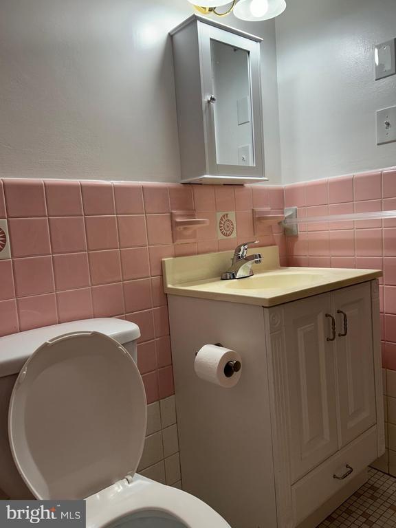 650 BROOKE ROAD Unit: B13
