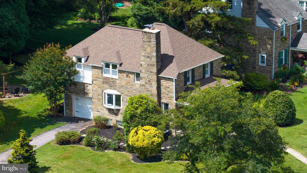 300 CHERRY LANE