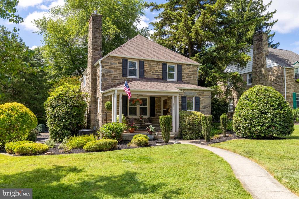 300 CHERRY LANE