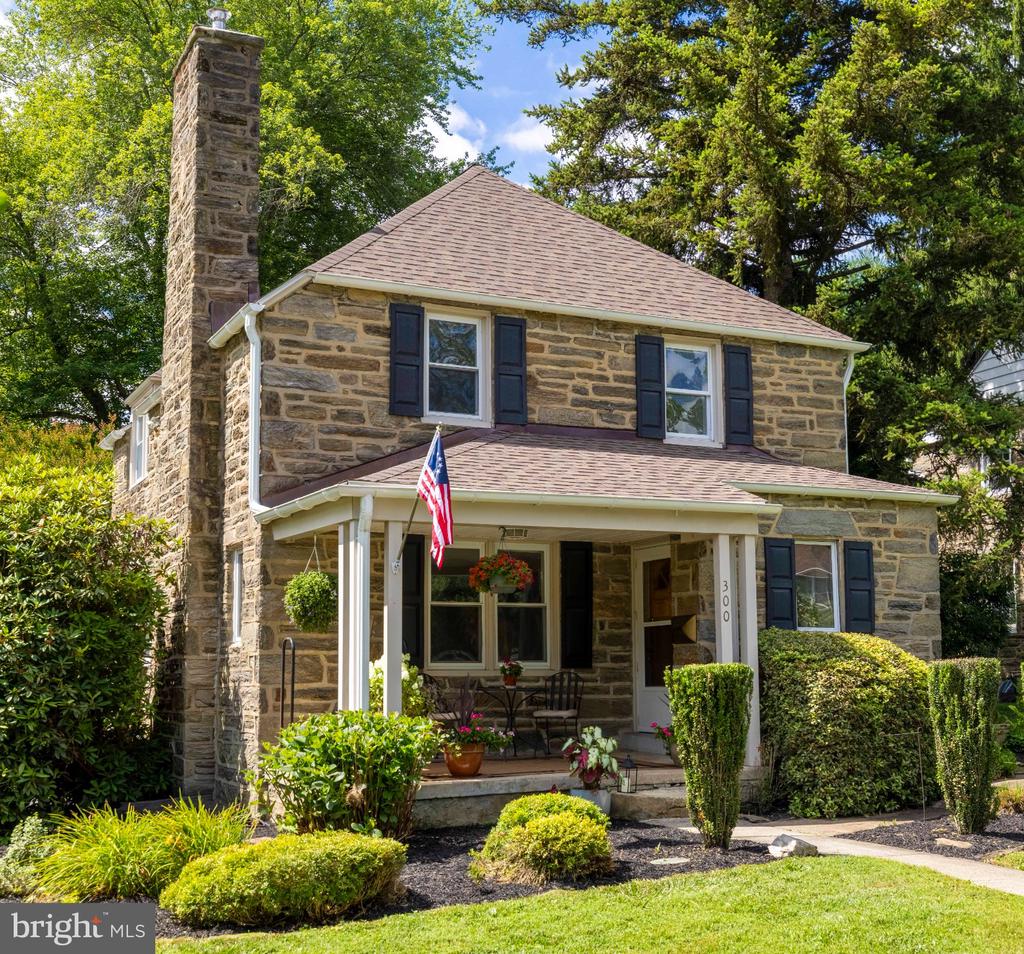 300 CHERRY LANE