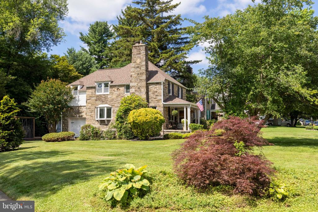 300 CHERRY LANE