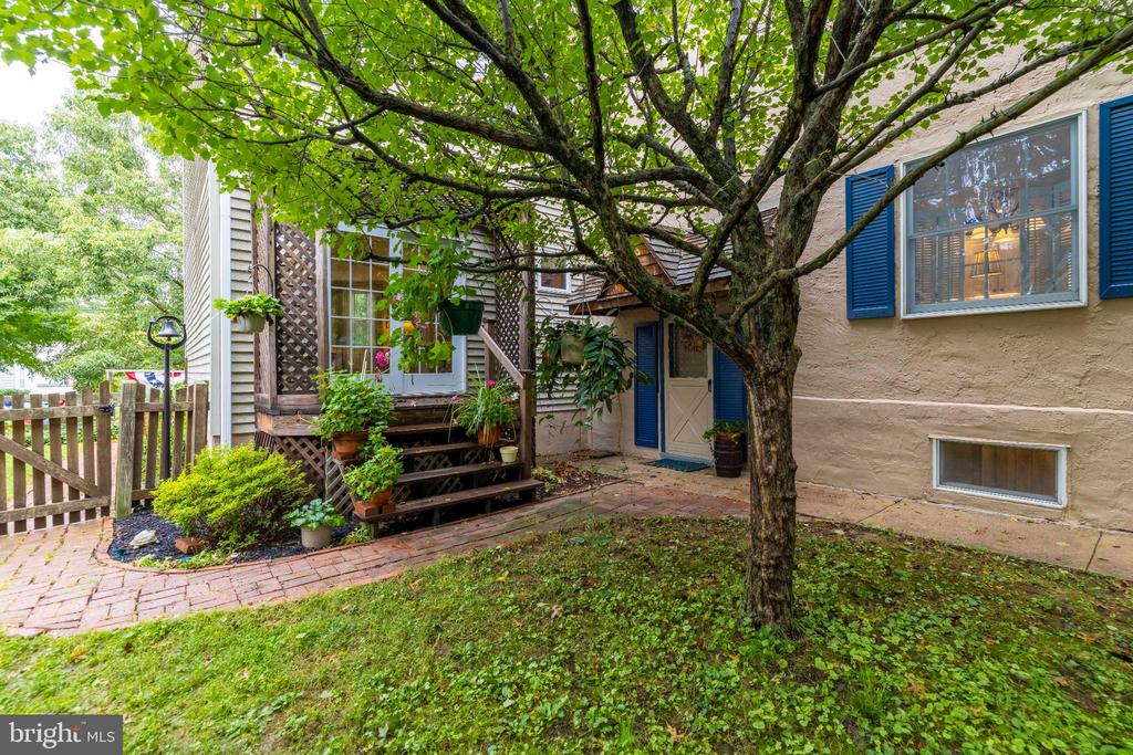 223 CLIVEDEN AVENUE