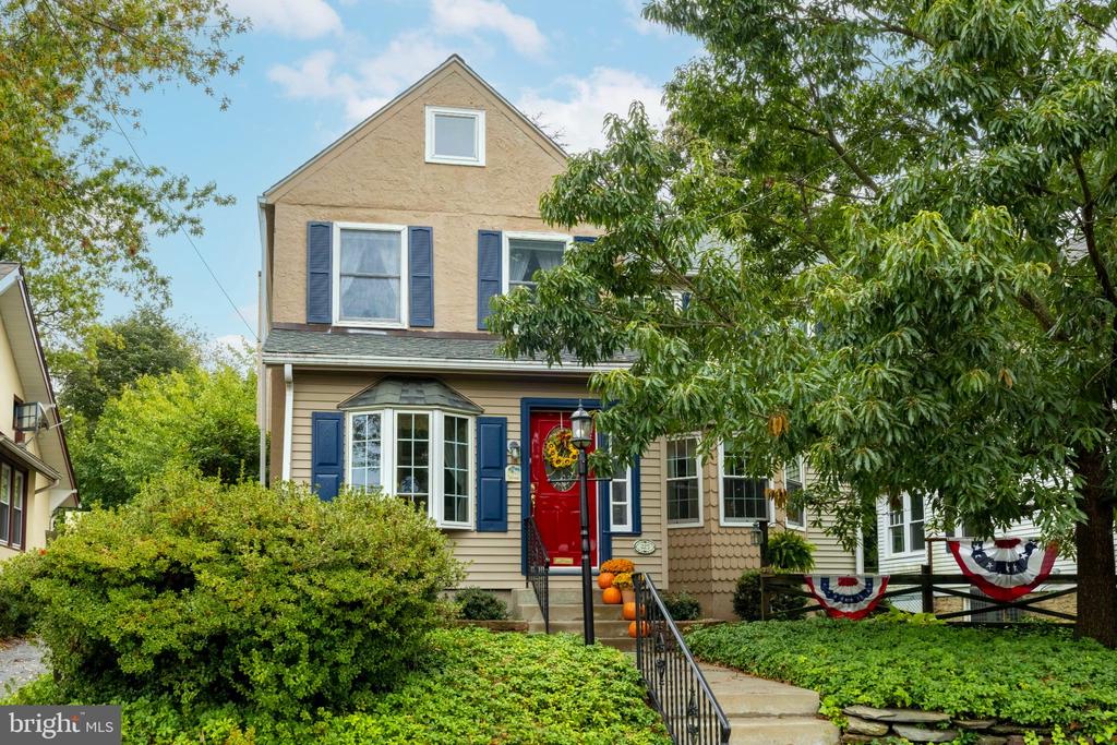 223 CLIVEDEN AVENUE