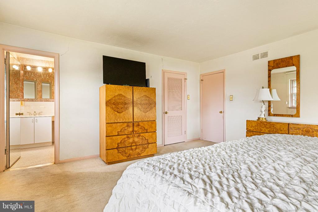 2004 LODGES LANE Unit:           